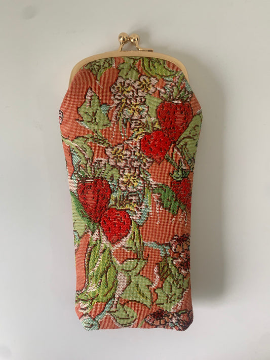 Wild Strawberry Glasses Pouch