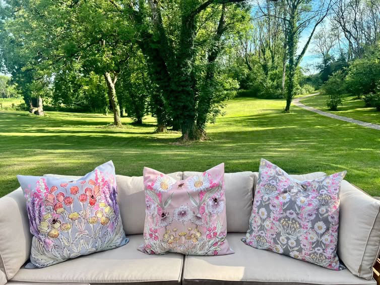 Meadow Green Daisies Bloom Patterned Outdoor Cushion